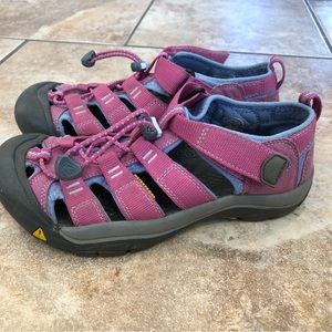 Keen Girls Size 4 *GUC*